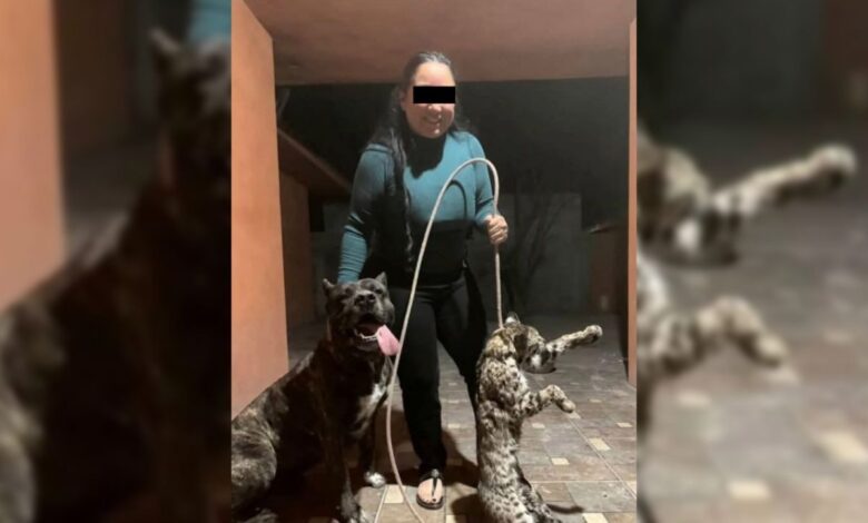 Mujer causa indignación por posar junto a un gato montés muerto en Texas