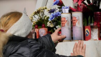 Papa Francisco sigue estable dentro de un cuadro clínico complejo