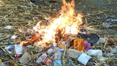 Cada vez más gente usa basura plástica para cocinar