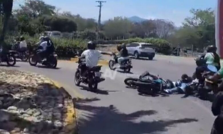 Sicario asesina a balazos a joven durante el funeral de su amigo | VIDEO