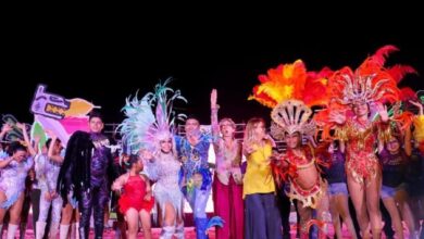 Vibrante noche en Playa del Carmen durante la elección de reinas y reyes del Carnaval 2025