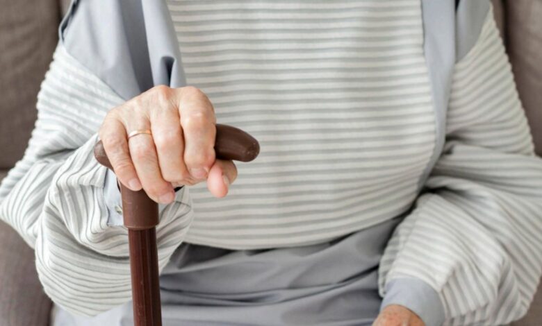 Abuelita de 88 años relata cómo fue sometida por cuatro delincuentes que robaron su casa: “Me taparon la cara”