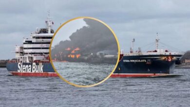 Barco petrolero se estrella con buque de carga y desata impactante incendio captado en VIDEO