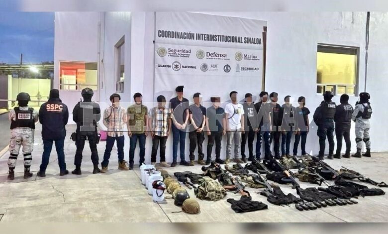 Detienen a 12 con armas y vehículos en Sinaloa