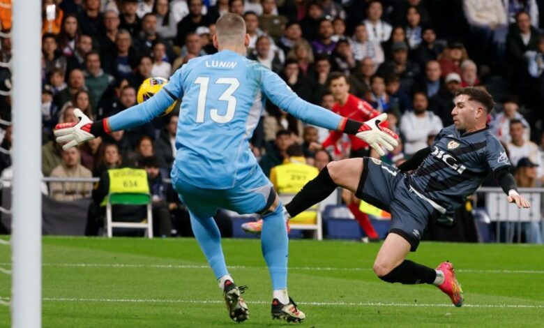 Lunin fue titular en el Bernabéu ante el Rayo Vallecano